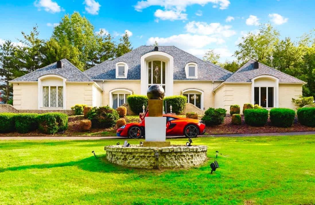 Villa Gated Mansion - Basketball Court Movie Theater Views Big Stone Gap Exterior foto